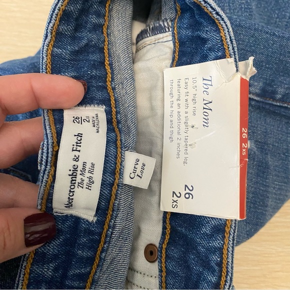 ✨NWT Abercrombie & Fitch Distressed The Mom High Rise Jeans Size 2 26 X SHORT - Picture 5 of 12